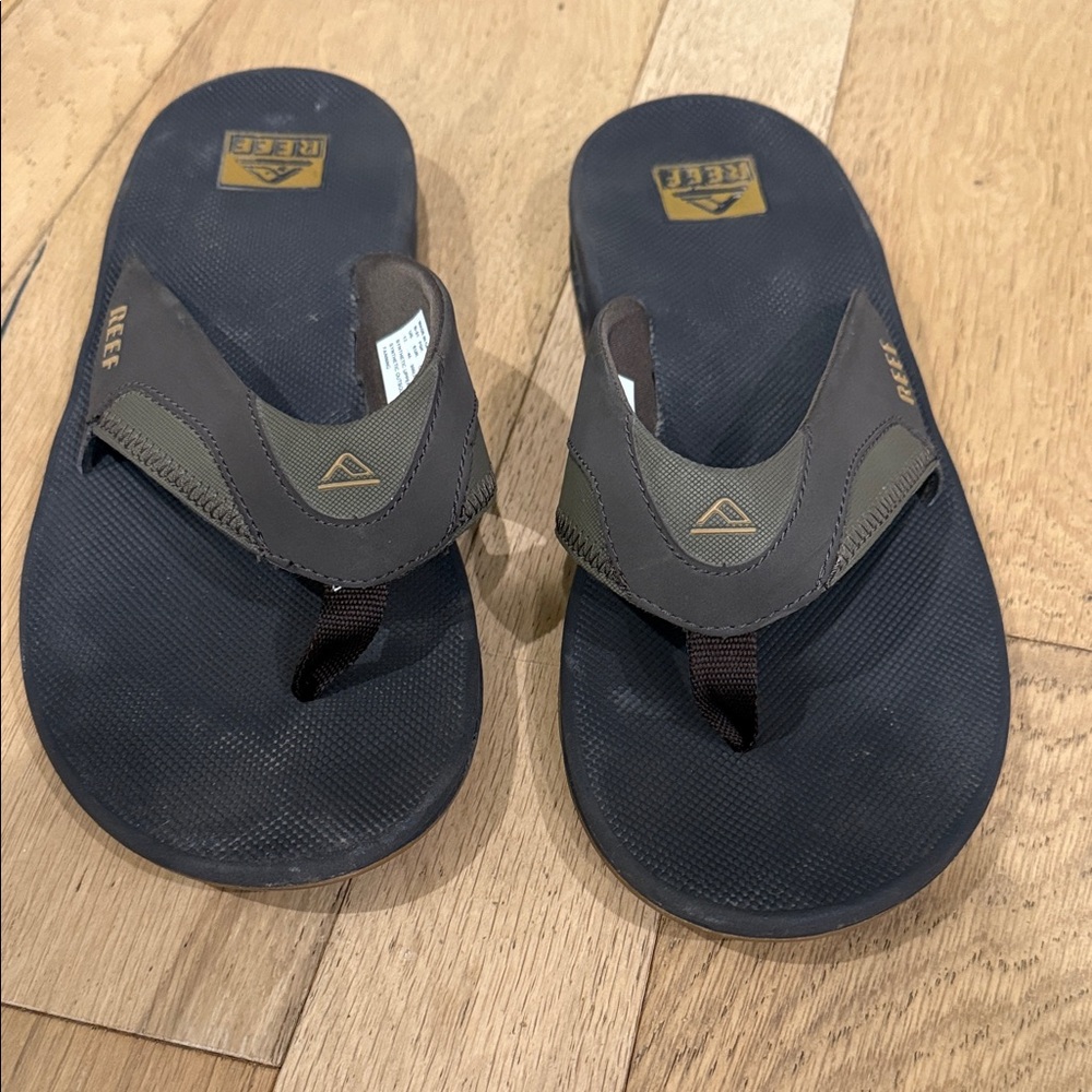Reef Men’s Fanning Flip Flops in Brown/Gum with Bottle Opener in the sole. - Picture 6 of 6